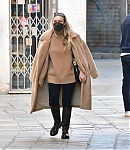 dakotafanningdaily-outandaboutinvenice-007.jpg