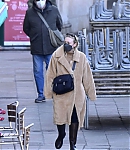 dakotafanningdaily-outandaboutinvenice-009.jpg