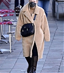 dakotafanningdaily-outandaboutinvenice-010.jpg