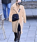 dakotafanningdaily-outandaboutinvenice-011.jpg