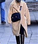 dakotafanningdaily-outandaboutinvenice-014.jpg
