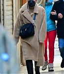 dakotafanningdaily-outandaboutinvenice-015.jpg