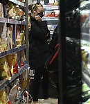 dakotafanningdaily-inasupermarketinvenice-002.jpeg