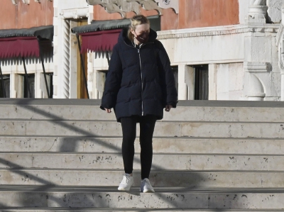 dakotafanningdaily-outandaboutinvenice-013.jpeg