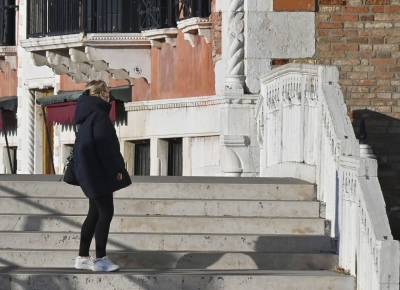 dakotafanningdaily-outandaboutinvenice-014.jpeg