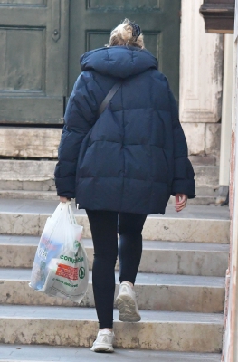dakotafanningdaily-outandaboutinvenice-026.jpg