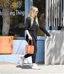 dakotafanningdaily-leavingapilatesclass-004.jpg
