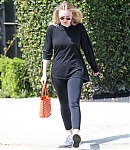 dakotafanningdaily-leavingapilatesclass-019.jpg