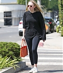 dakotafanningdaily-leavingapilatesclass-022.jpg