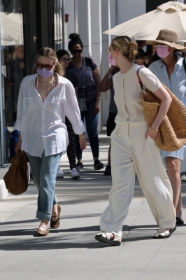 dakotafanningdaily-shoppingonrodeodrinbeverlyhills-010.jpg
