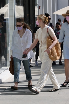 dakotafanningdaily-shoppingonrodeodrinbeverlyhills-011.jpg