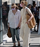 dakotafanningdaily-shoppingonrodeodrinbeverlyhills-002.jpg