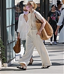 dakotafanningdaily-shoppingonrodeodrinbeverlyhills-003.jpg