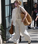 dakotafanningdaily-shoppingonrodeodrinbeverlyhills-005.jpg