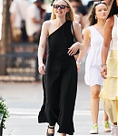 dakotafanningdaily-outinnewyork-021.jpg