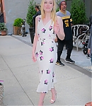 dakotafanningdaily-outinsoho-034.jpg