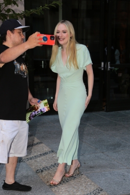 dakotafanningdaily-arrivingatthetodayshow-067.jpg