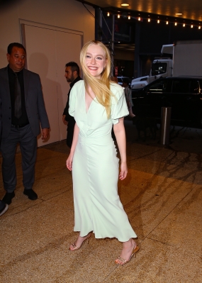 dakotafanningdaily-arrivingatthetodayshow-070.jpg
