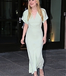 dakotafanningdaily-arrivingatthetodayshow-063.jpg