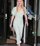 dakotafanningdaily-arrivingatthetodayshow-065.jpg