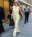 dakotafanningdaily-leavingthetodayshow-01.jpg