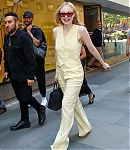 dakotafanningdaily-leavingthetodayshow-02.jpg