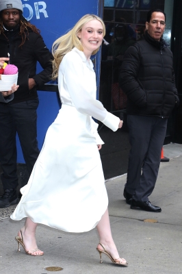 dakotafanningdaily-outsidegmanyc-007.jpg