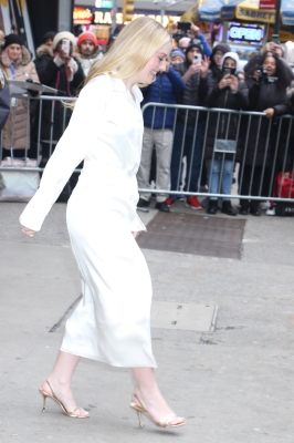 dakotafanningdaily-outsidegmanyc-010.jpg