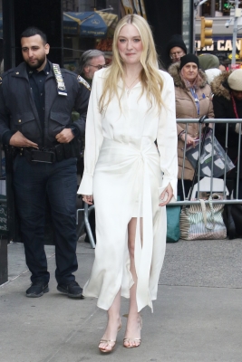 dakotafanningdaily-outsidegmanyc-013.jpg