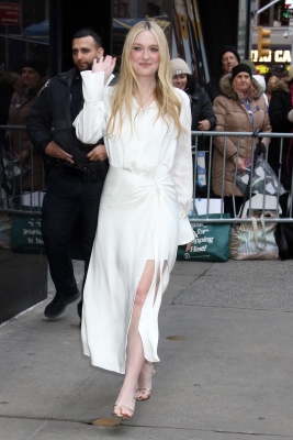 dakotafanningdaily-outsidegmanyc-014.jpg