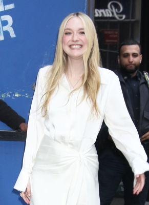 dakotafanningdaily-outsidegmanyc-017.jpg