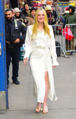 dakotafanningdaily-outsidegmanyc-019.jpg