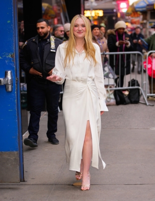 dakotafanningdaily-outsidegmanyc-026.jpg