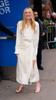 dakotafanningdaily-outsidegmanyc-029.jpg