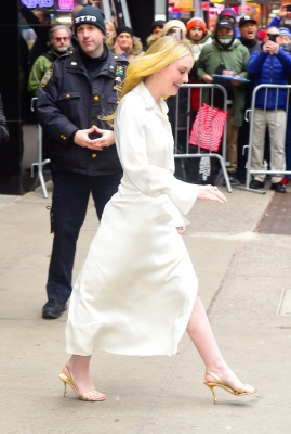 dakotafanningdaily-outsidegmanyc-037.jpg