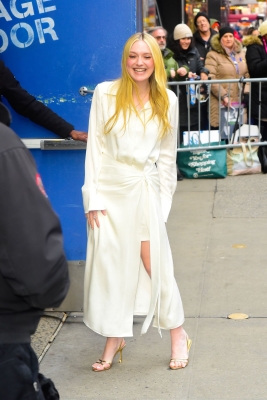 dakotafanningdaily-outsidegmanyc-040.jpg