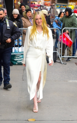 dakotafanningdaily-outsidegmanyc-043.jpg