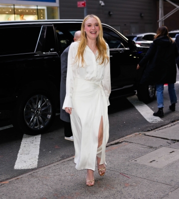 dakotafanningdaily-outsidegmanyc-044.jpg