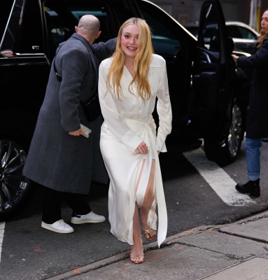 dakotafanningdaily-outsidegmanyc-053.jpg