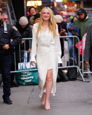 dakotafanningdaily-outsidegmanyc-055.jpg