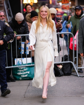 dakotafanningdaily-outsidegmanyc-062.jpg