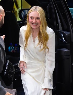 dakotafanningdaily-outsidegmanyc-068.jpg