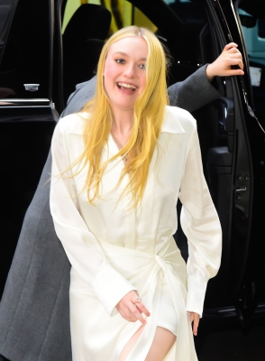 dakotafanningdaily-outsidegmanyc-070.jpg