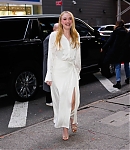 dakotafanningdaily-outsidegmanyc-044.jpg