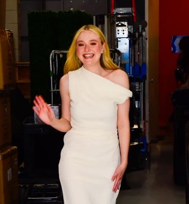 dakotafanningdaily-outsidelivewithkellyandmarknyc-021.jpg