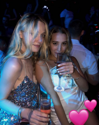 dakotafanningdaily-personalphotos6-003.png