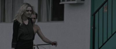 dakotafanningdaily-vienaandthefantomes-00182.jpg