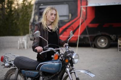 dakotafanningdaily-vienaandthefantomes-promotionalstills-002.jpg