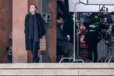 dakotafanningdaily-onsetinvenice-0002.jpg