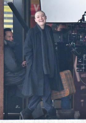 dakotafanningdaily-onsetinvenice-0047.jpg